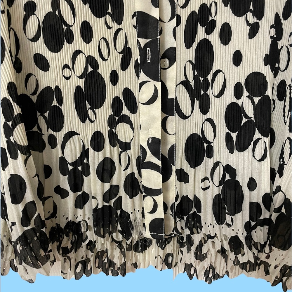 Button down blouse - Picture 3 of 3